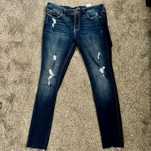 Hollister 7S distressed skinny dark wash jeans